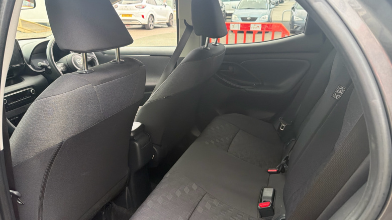 Toyota Yaris 1.5 Hybrid Design 5dr CVT Hybrid Hatchback